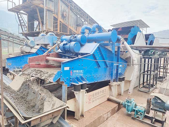 ��ɳ����һ�w�C�܌��F��ɰ�Ļ����c��ˮ���x